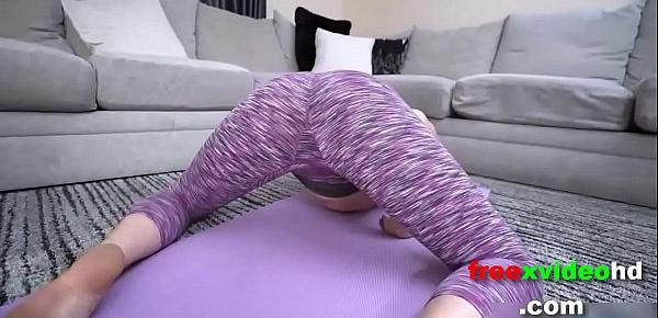  Yoga Butt Sexy girl show her big ass